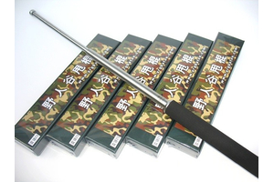如何使用伸缩甩棍？