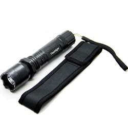 1101型带强光电筒式电击器
